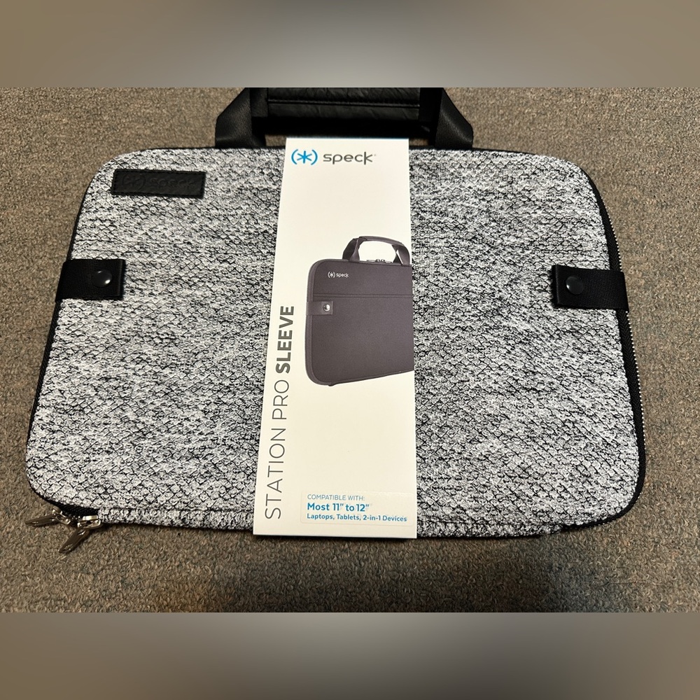 SPECK Station Pro Sleeve Laptop/ iPad/ Tablet Case 11” X 14” Gray